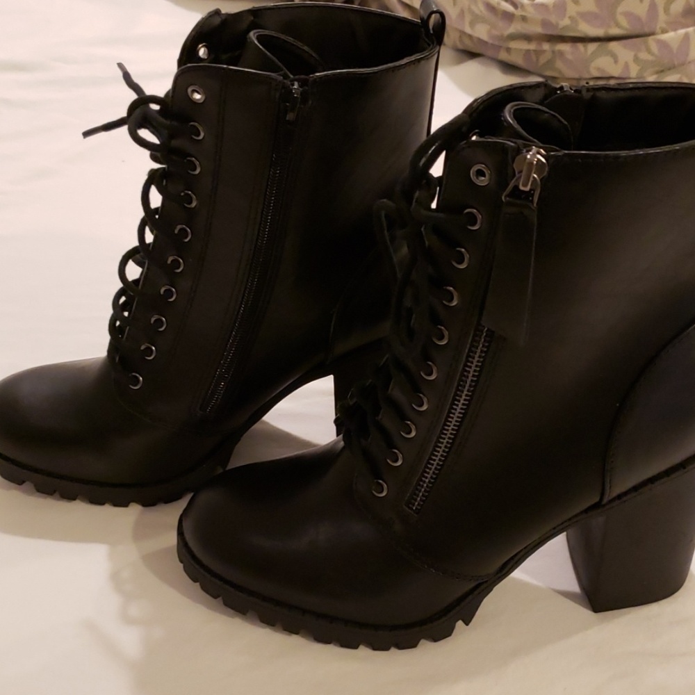 Combat boots